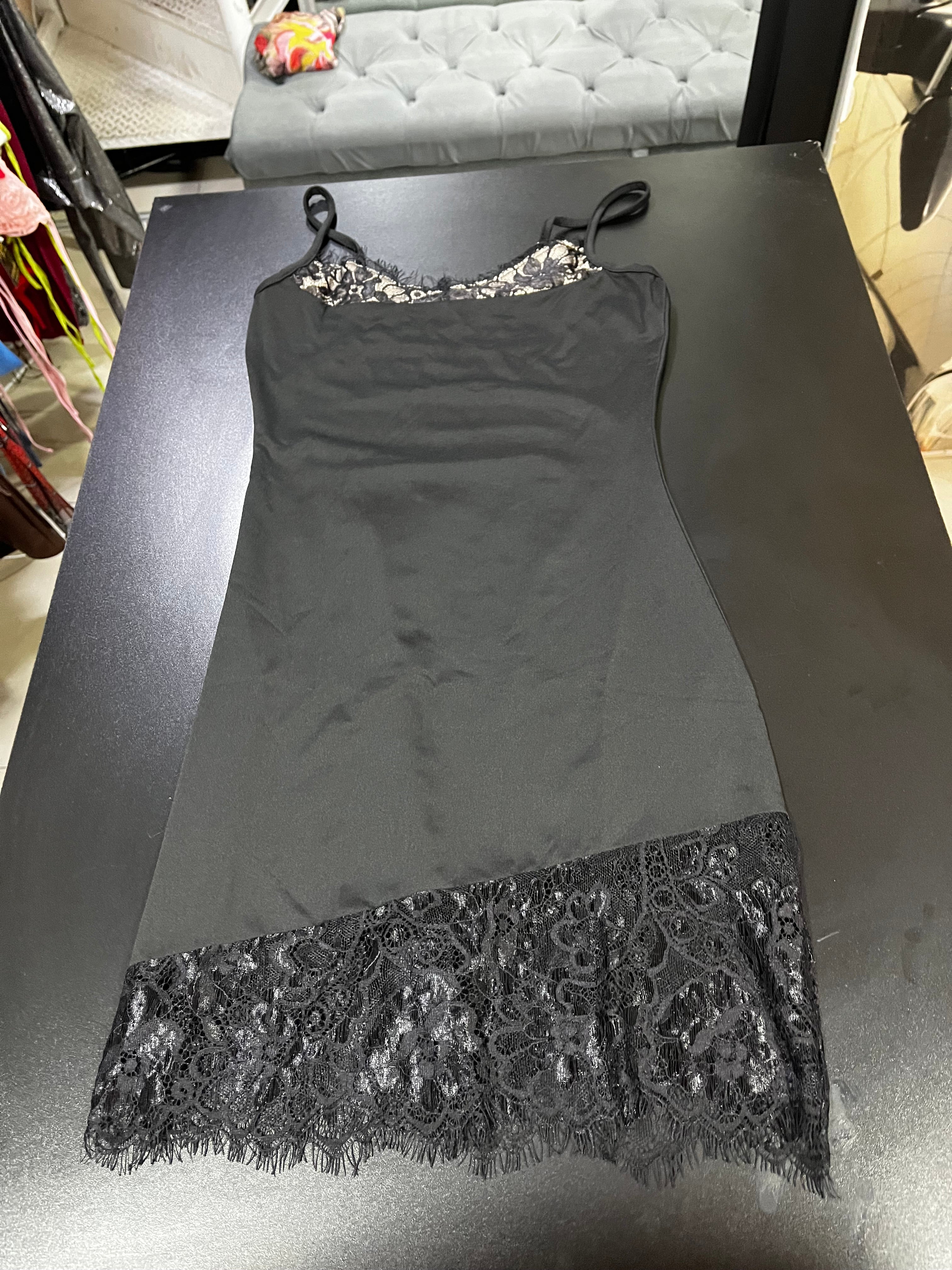 Vestido curto rendado